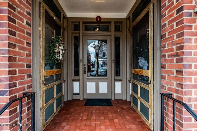 Building Photo - 1115 3rd Ave