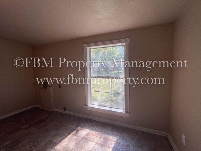 Building Photo - 802 Dunn St