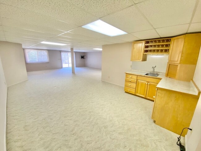 Building Photo - 3 Bedroom 2.5 Bathroom Condo in Williston