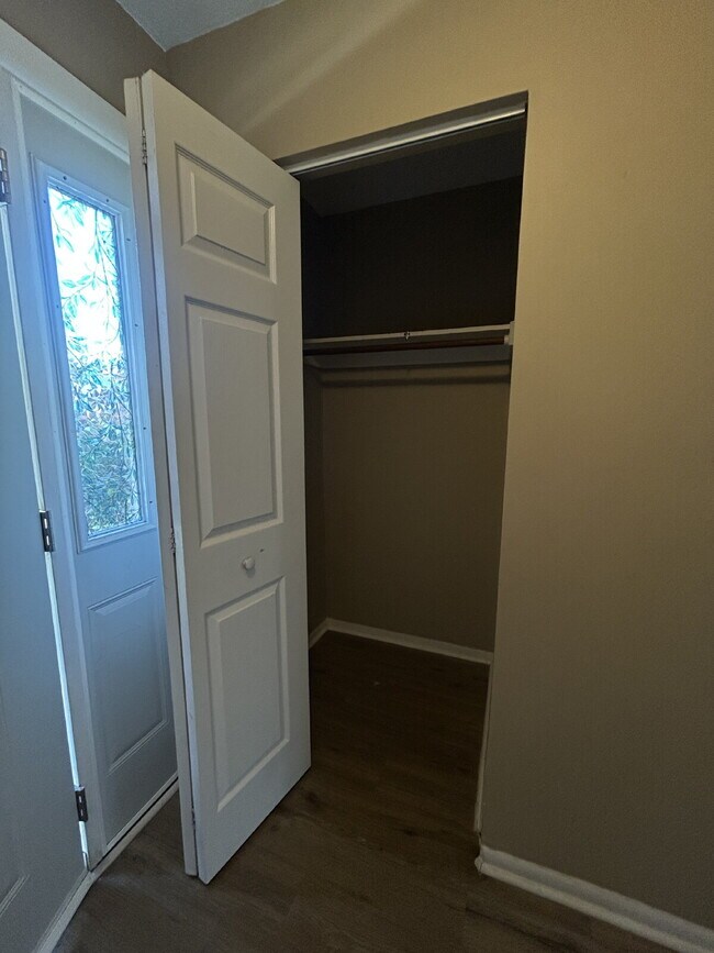 Building Photo - Charming 2-Bed Condo Retreat with 1.5 Baths in Prime Greenwood Location – 1088 Sq Ft of Comfort!