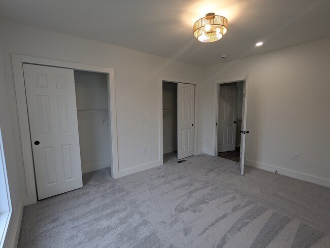 Building Photo - 137 S Wheatland Ave