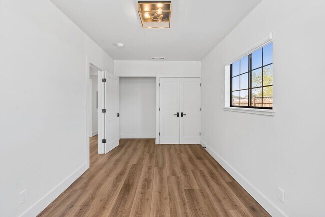 Building Photo - Modern Farmhouse w/ Pool and Paid Utilities