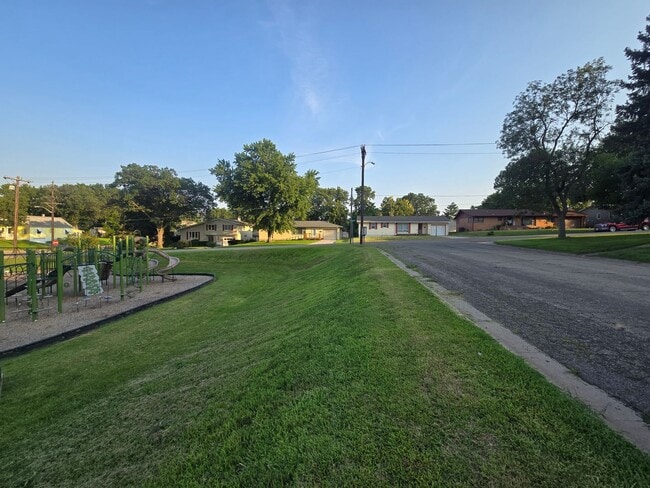 Building Photo - Remodeled 3-4 Br, 2 Bath Ranch style home, fenced in yard, garage, patio, full basement