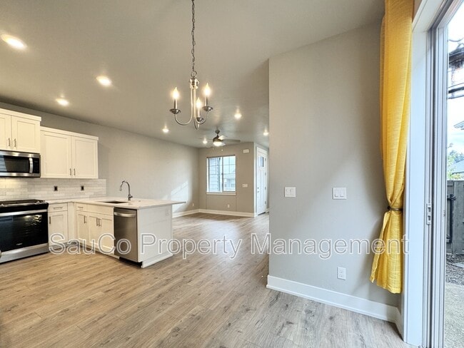 Building Photo - 5715 SE 79th Ave