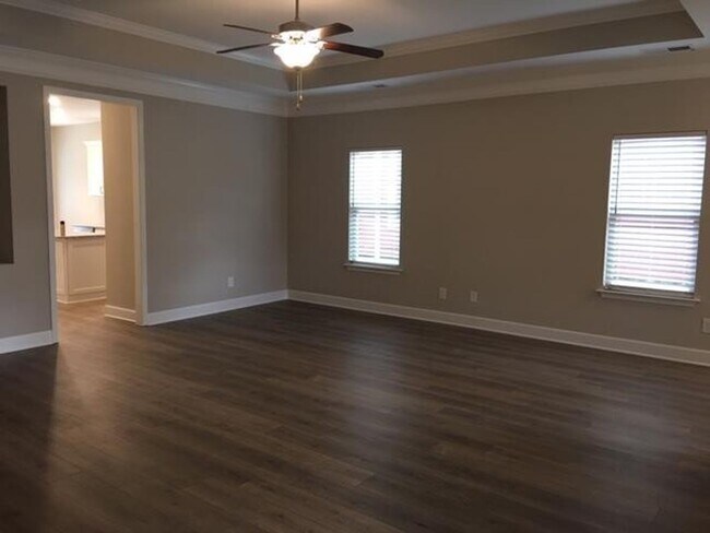 Building Photo - Stunning Maytown One level cottage home with 3 bed/2 bath 2 car rear garage attached.