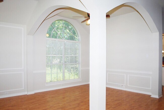 Building Photo - 12801 Conifer Ln