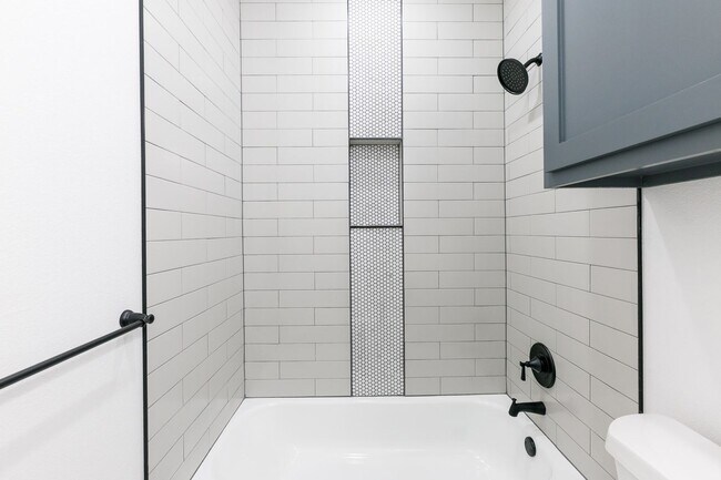 Building Photo - 1704 Elkhart Ave