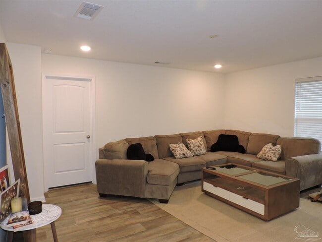 Building Photo - 6450 Churchill Cir