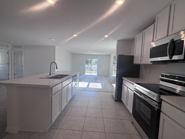 Building Photo - Brand New 4/2 Home!