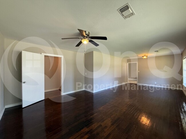 Building Photo - 1602 E Nall St