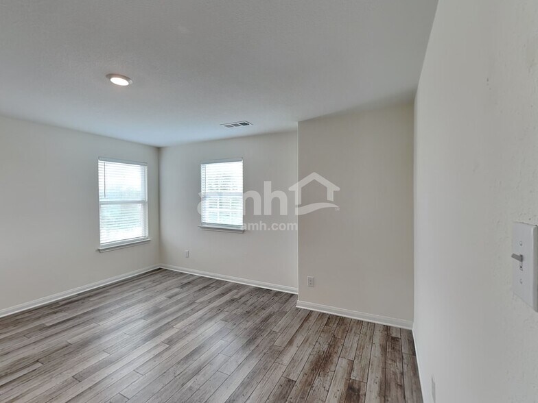 Building Photo - 1036 Violet Ln