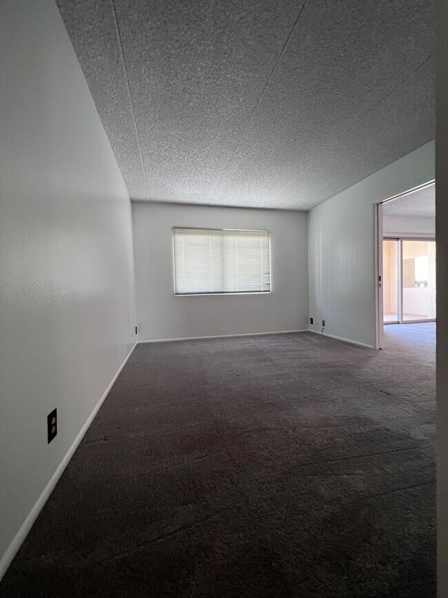 Building Photo - SCOTTSDALE SHADOWS LUXURY CONDO WITH AC, WATER INCLUDED AND 9 HOLE GOLF