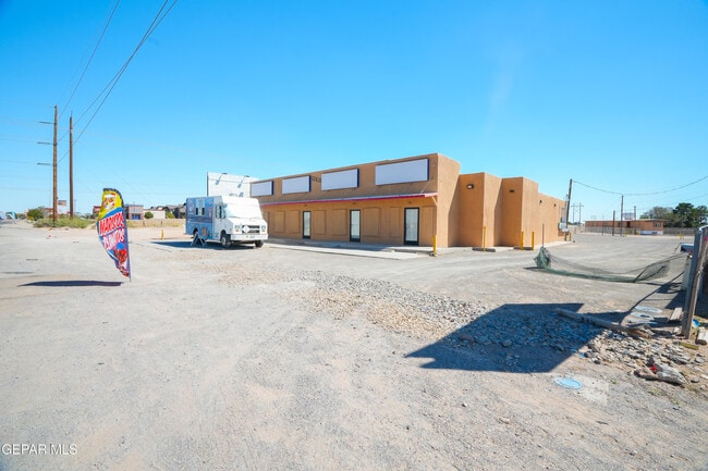 Building Photo - 12520 Montana Ave