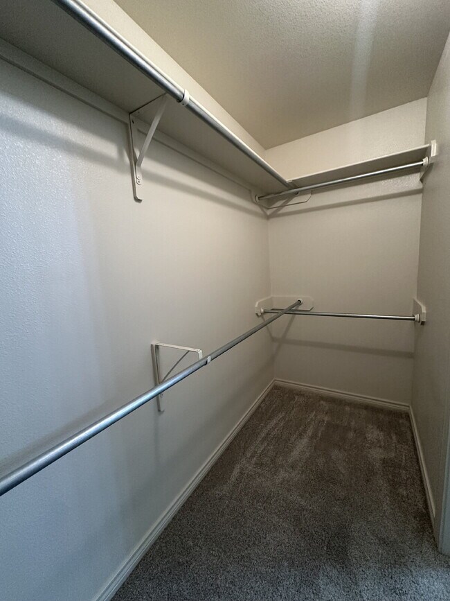 Building Photo - Beautifully Maintained Duplex - Lease Only
