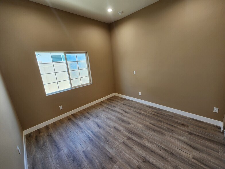 Building Photo - 10926 Olinda St