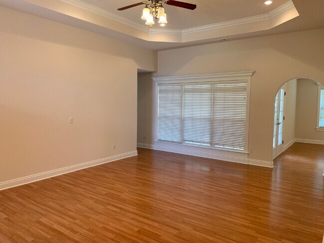 Building Photo - 602 SE Cambridge Pl