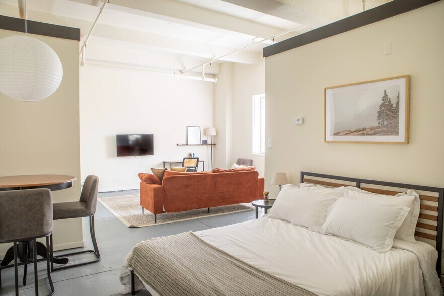 Building Photo - 823 N 2nd St