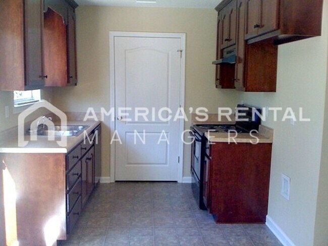 Building Photo - Great Home for Rent in Elrod!!! Available to View Now!