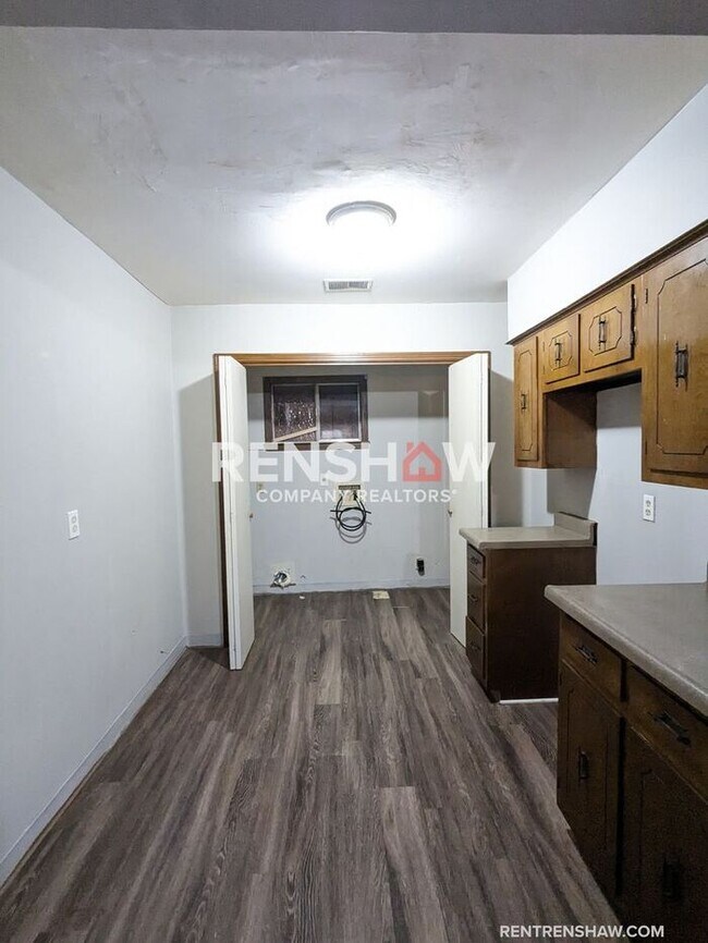 Building Photo - 1863 E. Alcy Rd. - Self Tour Available Thr...