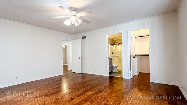 Building Photo - 1006 N Currier Ave