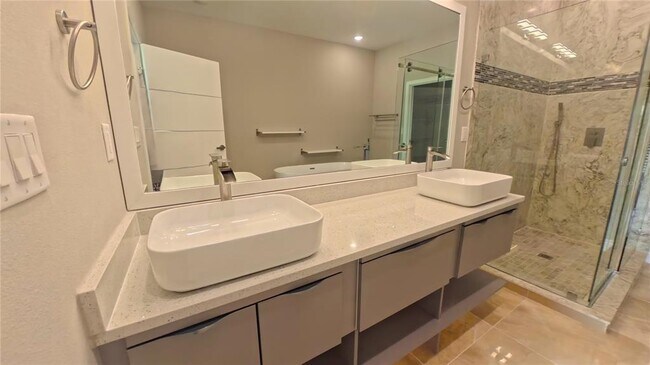 Building Photo - 1835 Brentwood Ct