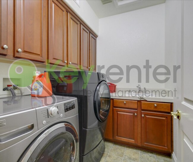 Building Photo - 208 Otter Glen Ct