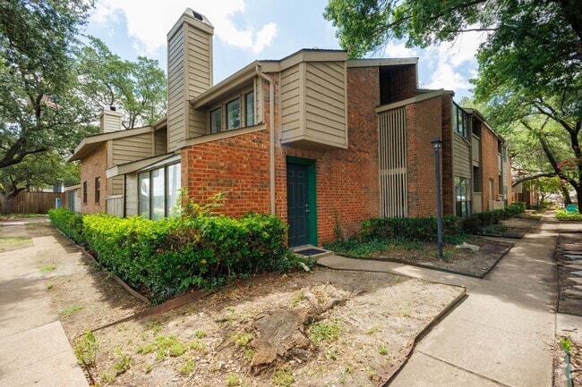 Building Photo - 9254 Forest Ln
