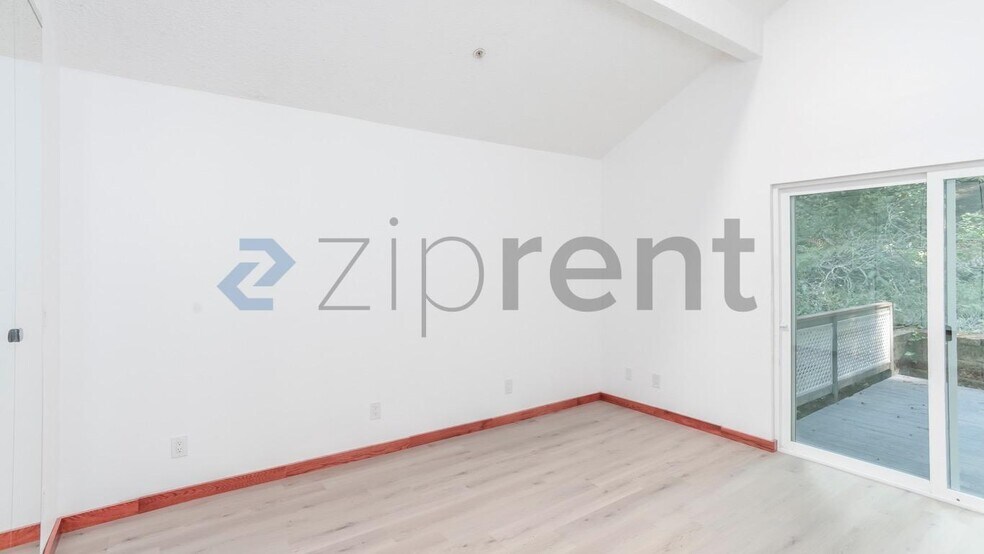 Building Photo - Unit single home