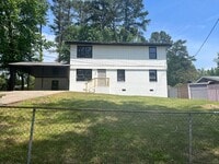 Building Photo - Updated 6bd/3ba w/ Large Backyard in Forest Park!