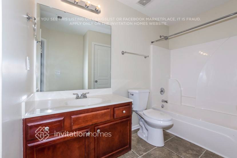 Building Photo - 9022 Glenashley Dr