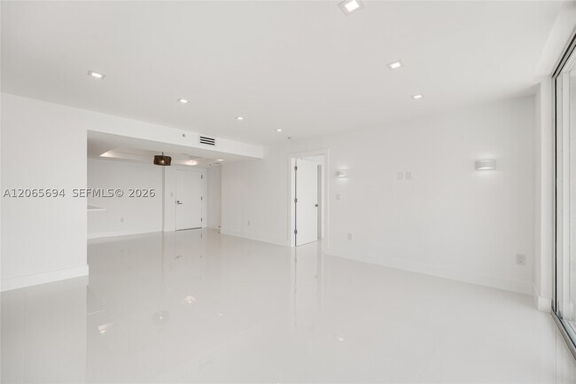 Building Photo - 650 West Dr