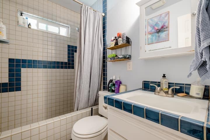 Building Photo - 3028 Bryant Pl