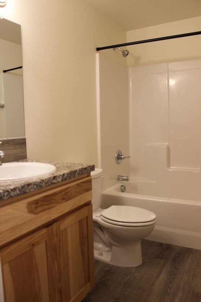 Building Photo - 4 Bed 2 Bath Hillsboro Ranch