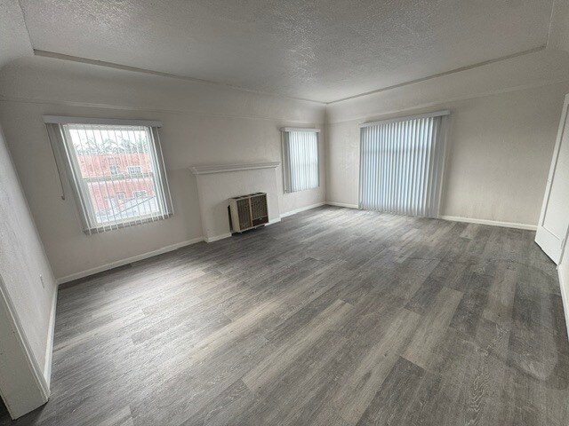 Building Photo - 4915 San Vicente Blvd