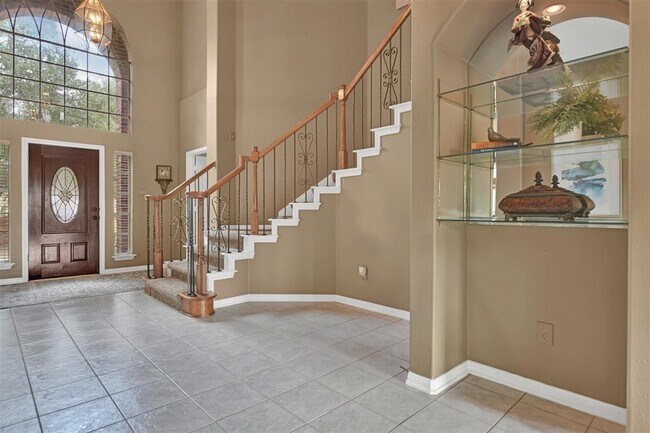 Building Photo - 8322 Shoregrove Dr