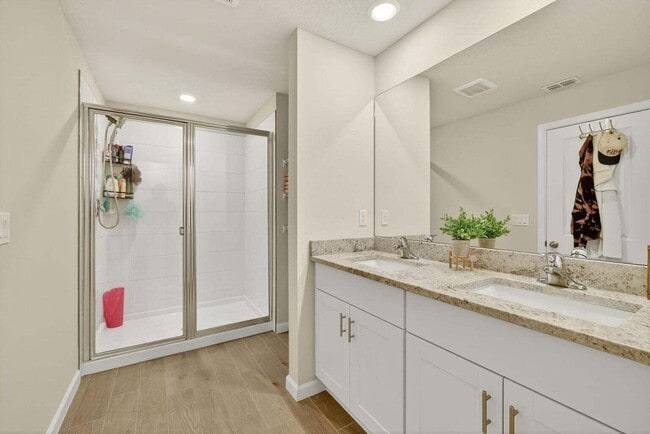 Building Photo - 5652 SE Edgewater Cir