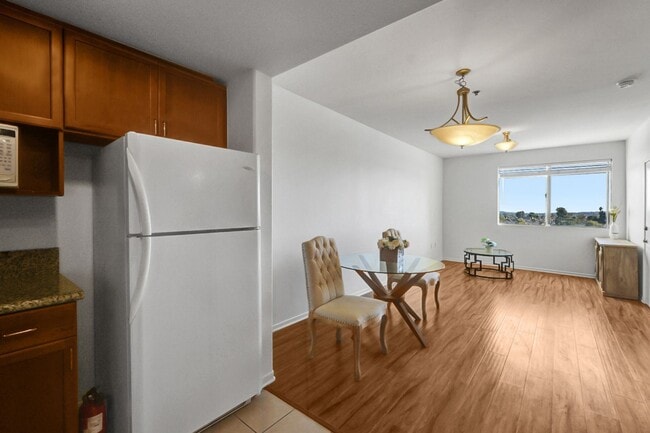 Building Photo - Luxurious Modern Condo in Alhambra