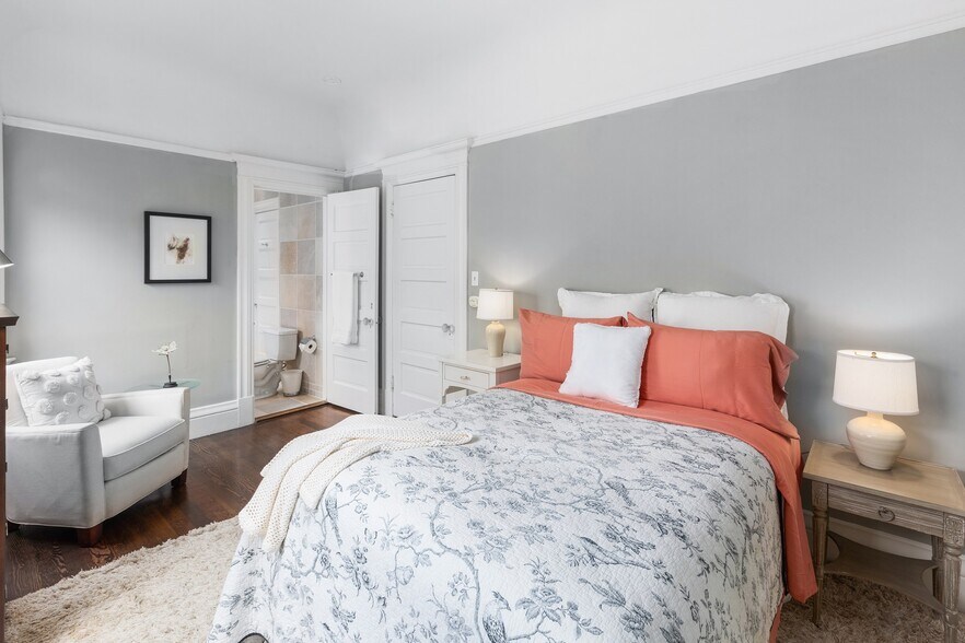 Building Photo - 2377 Jackson St