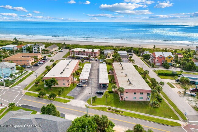 Building Photo - 8000 Ridgewood Ave