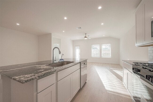 Building Photo - 4906 Edgewood Dr