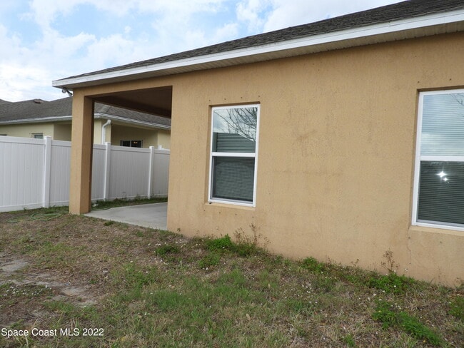 Building Photo - 583 Hollow Glen Dr