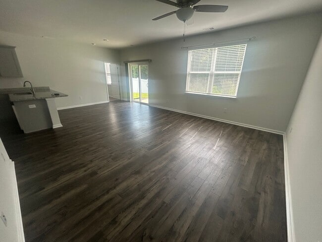 Building Photo - 304 Emery Oak Dr