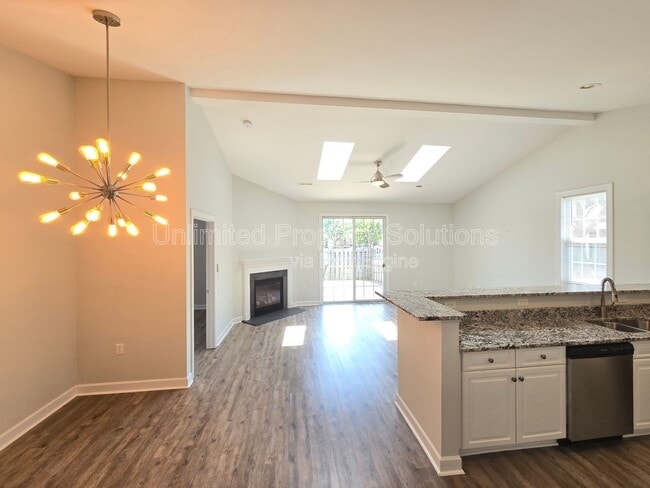 Building Photo - 339 Monlandil Dr