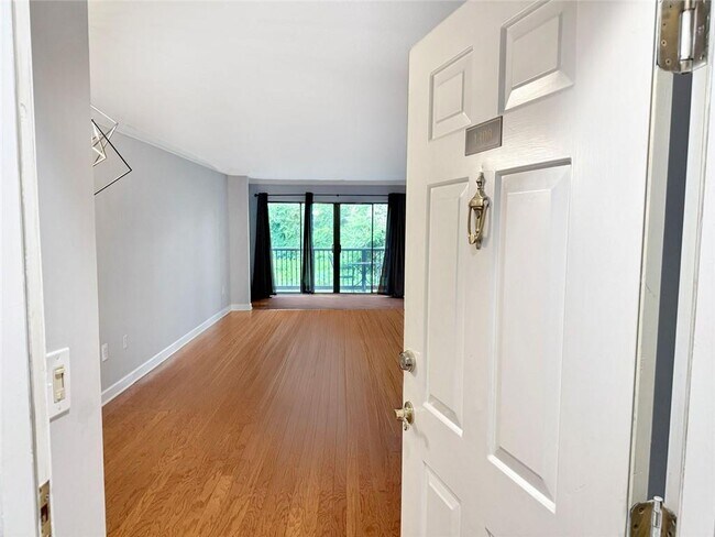 Building Photo - 1308 Pine Heights Dr NE