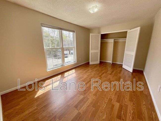 Building Photo - 867 Colony Dr
