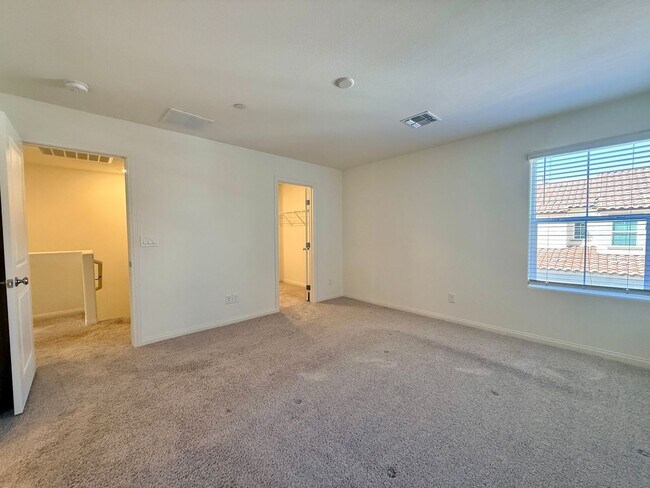 Building Photo - Beautiful Inspirada Townhome! 1/2 off first full month if leased by 5/15/26!