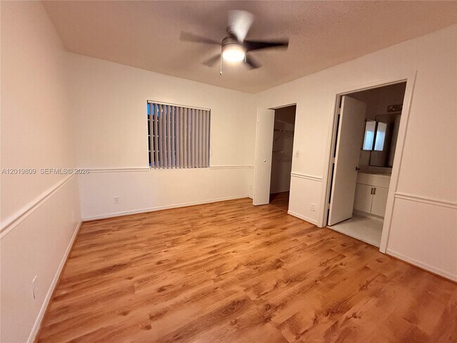 Building Photo - 2078 Madeira Dr