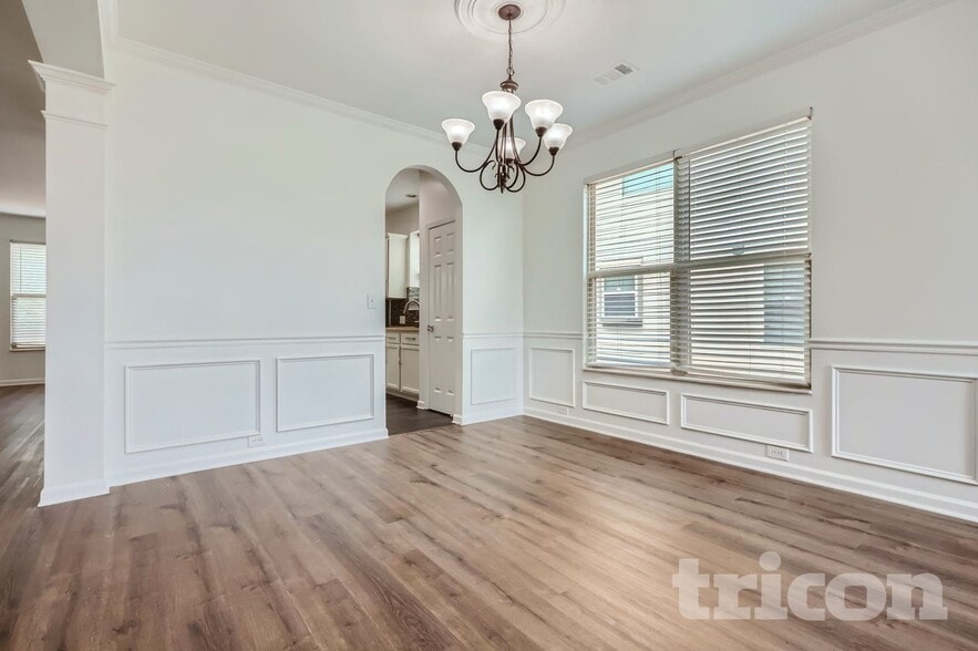 Building Photo - 5732 Barrington Run