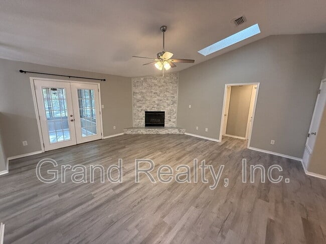 Building Photo - 3965 Deerwood Cir