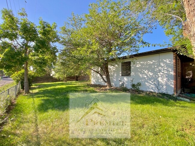 Building Photo - 321 W Ramona Ave